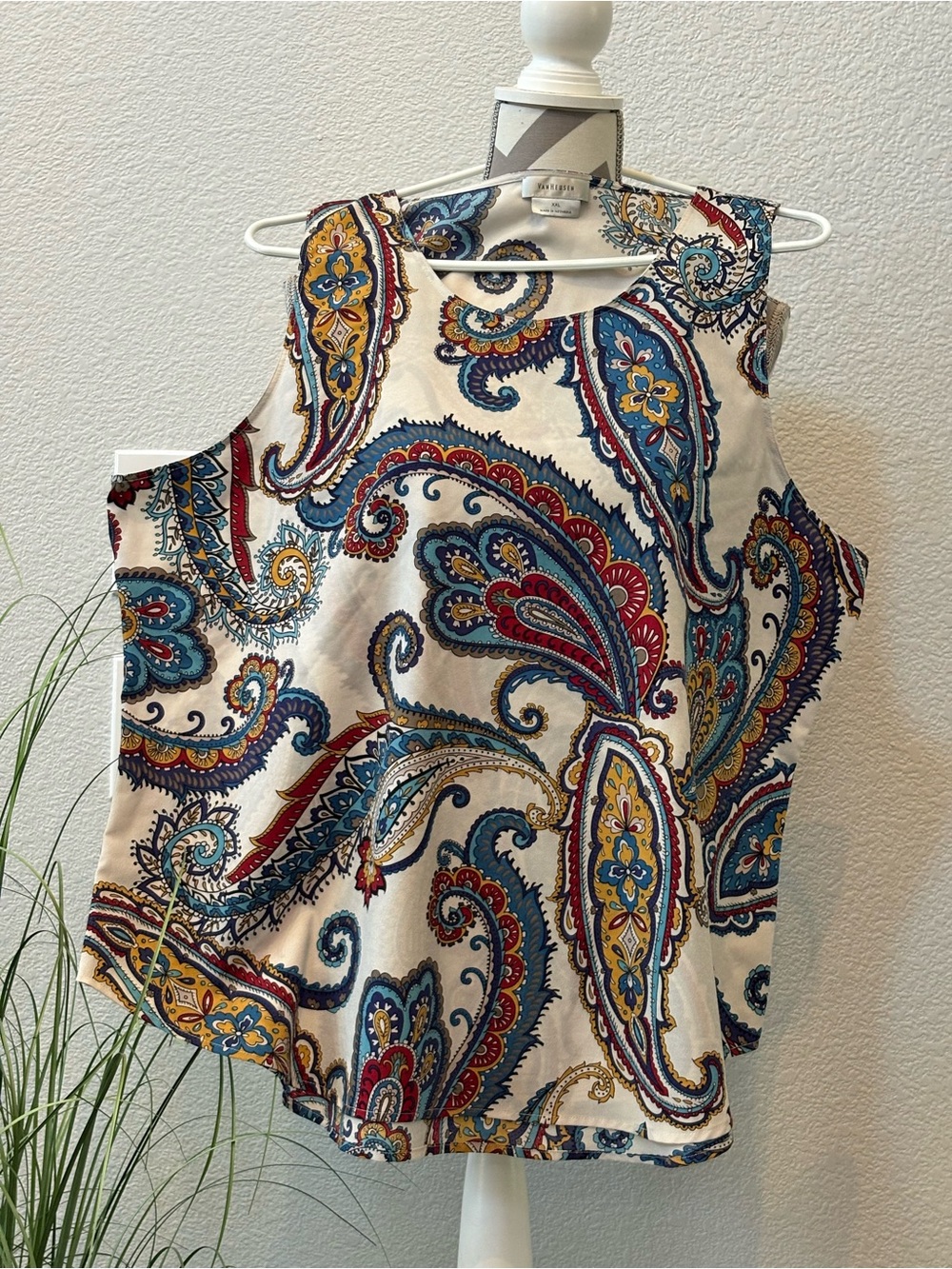 Sleeveless Paisley Print Top - Multicolor